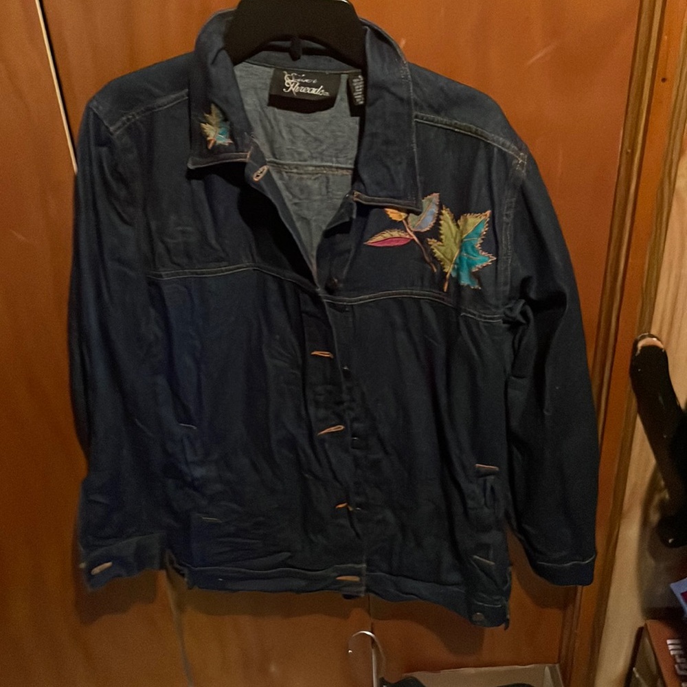Leaf embroidered denim jacket